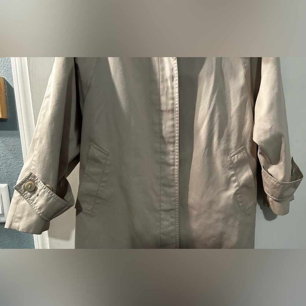 London Fog Women's Light Beige Trench Coat Size 8 - Picture 2 of 5